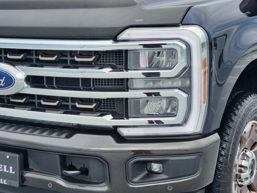 2025 Ford Super Duty F-250 Pickup - Image 8