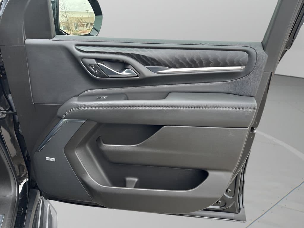 2021 GMC Yukon - Image 13