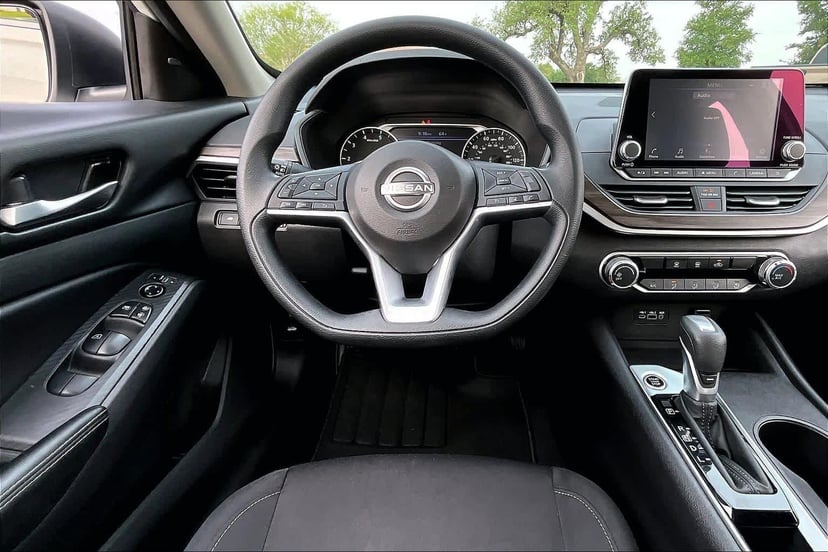 2025 Nissan Altima - Image 6