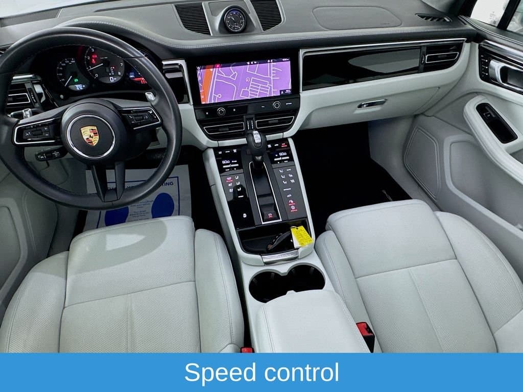 2024 PORSCHE Macan - Image 29