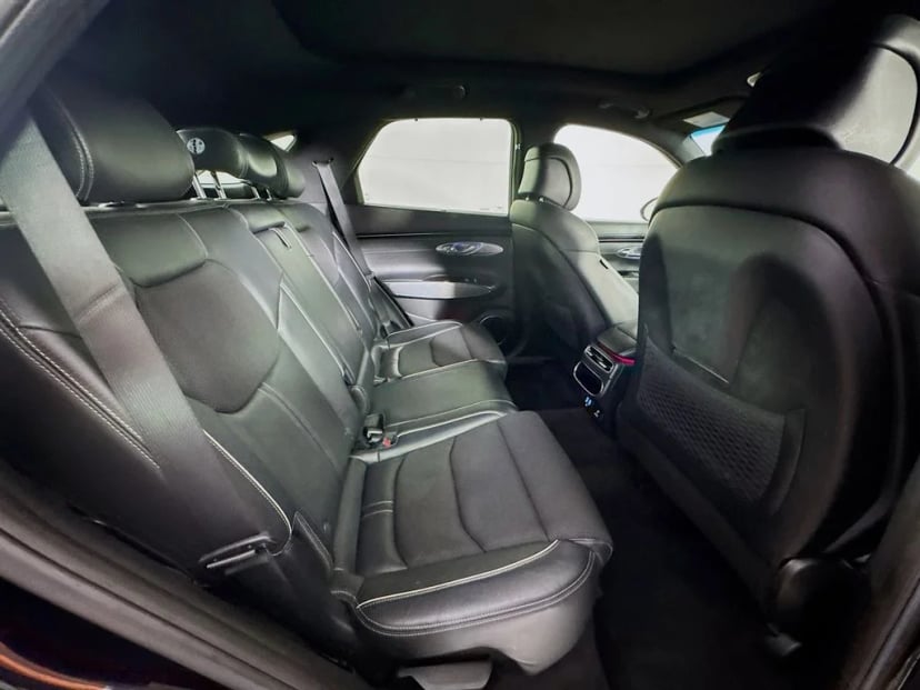 2022 Genesis GV70 - Image 34
