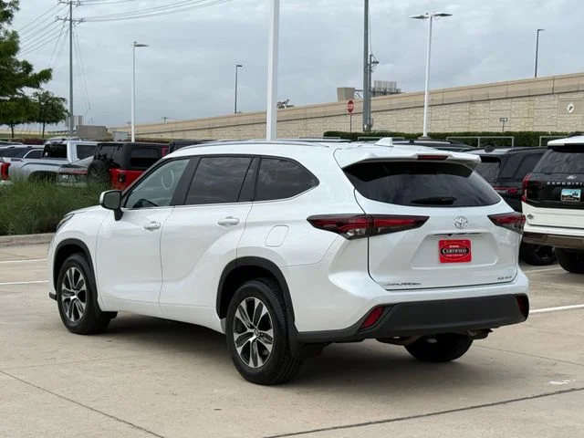 2026 Toyota Highlander - Image 4