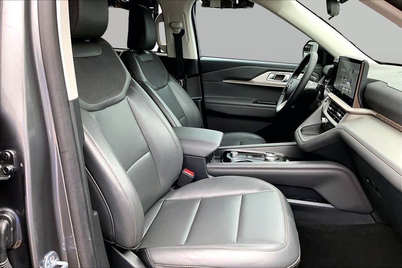 2025 Ford Explorer - Image 8