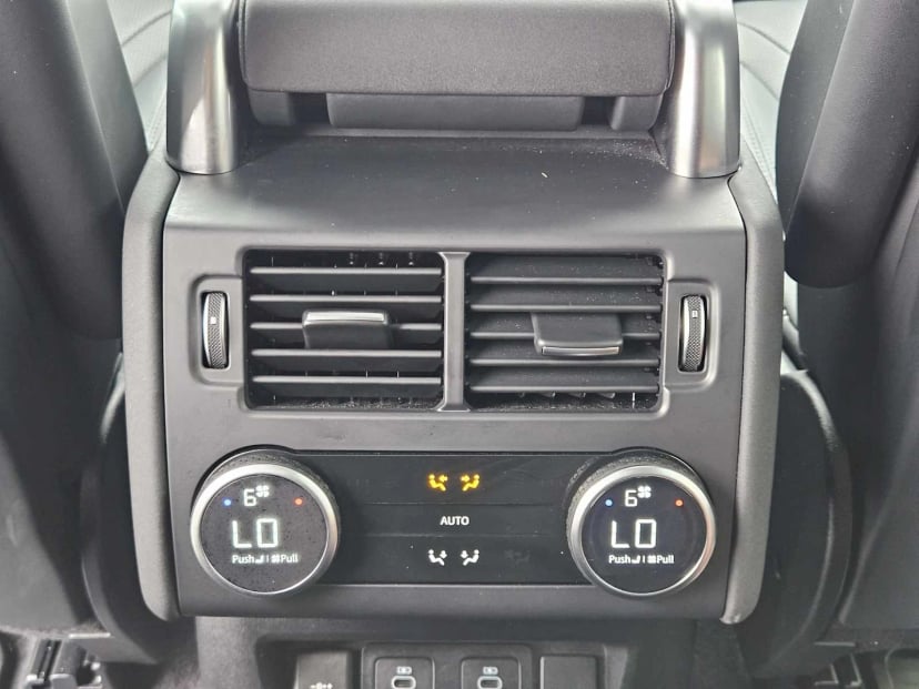 2025 Land Rover Discovery - Image 25