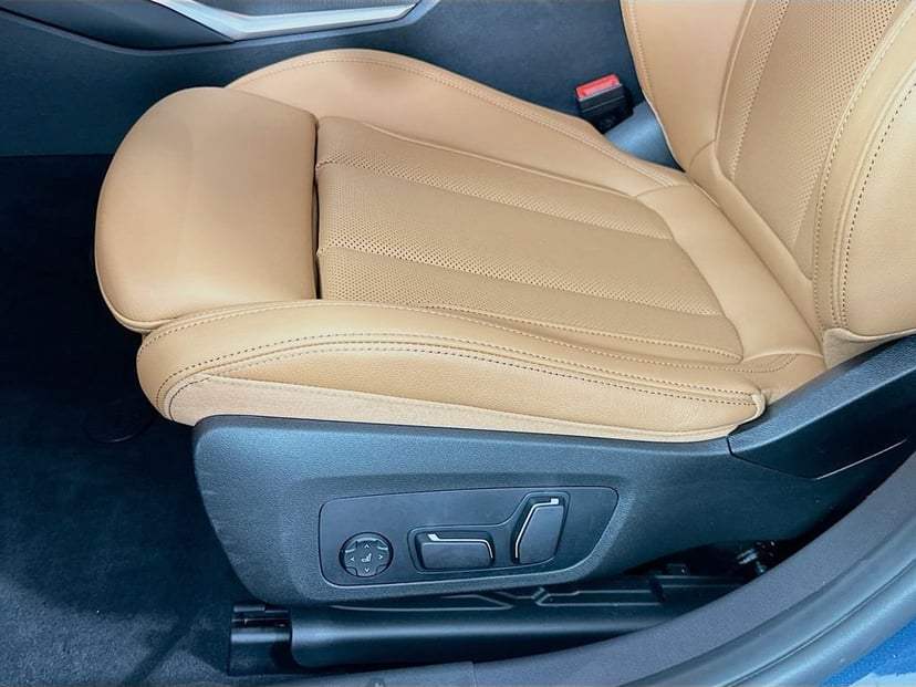 2025 BMW 3 Series - Image 20