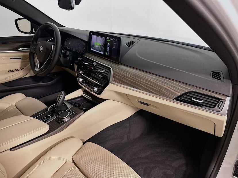 2023 BMW 5 Series - Image 30