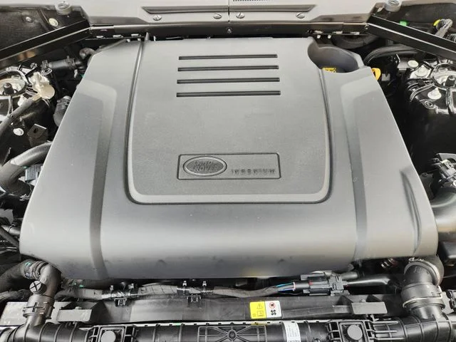 2026 Land Rover Defender 110 - Image 21