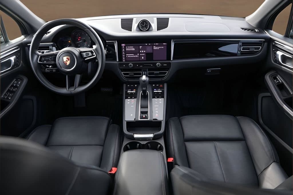 2025 Porsche Macan - Image 26