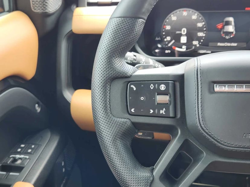 2024 Land Rover Defender - Image 28