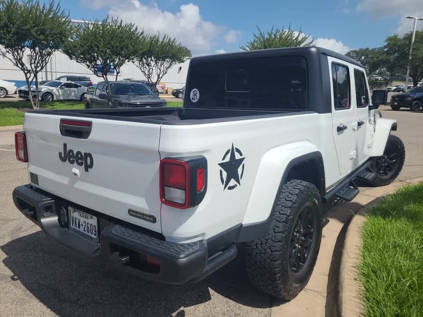 2023 Jeep Gladiator - Image 3