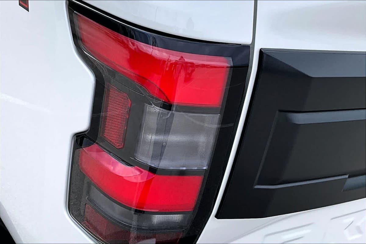 2025 Nissan Frontier - Image 29