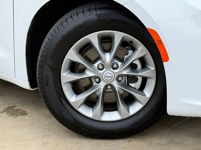 2026 Chrysler Pacifica - Image 2