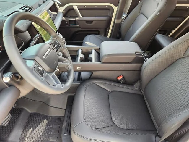 2026 Land Rover Defender 110 - Image 9