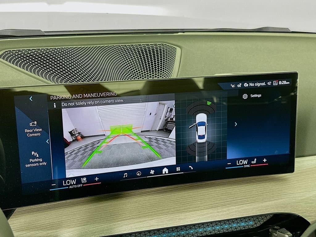 2025 BMW 4 Series - Image 13