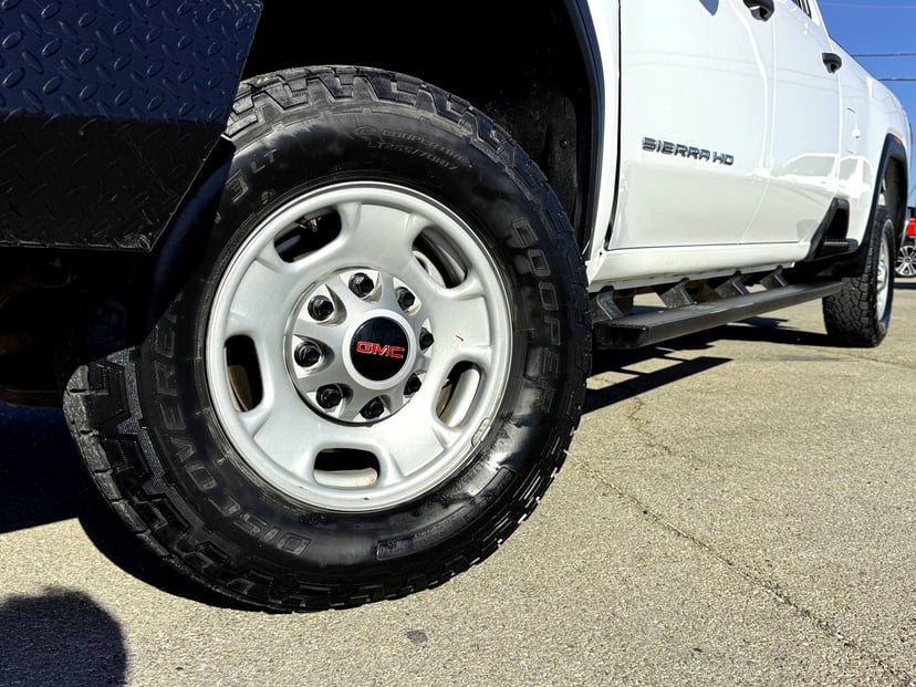 2024 GMC Sierra 2500HD - Image 2