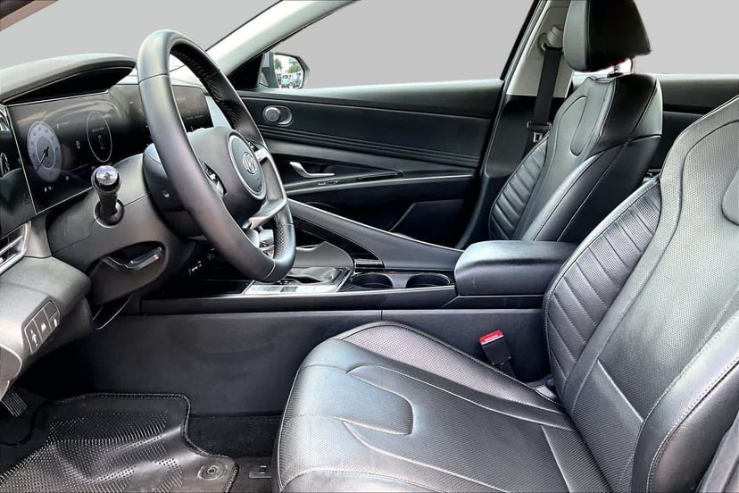 2022 Hyundai Elantra - Image 8
