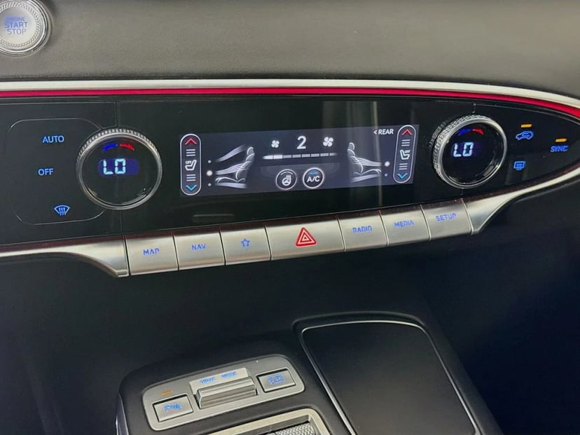 2022 Genesis GV70 - Image 18