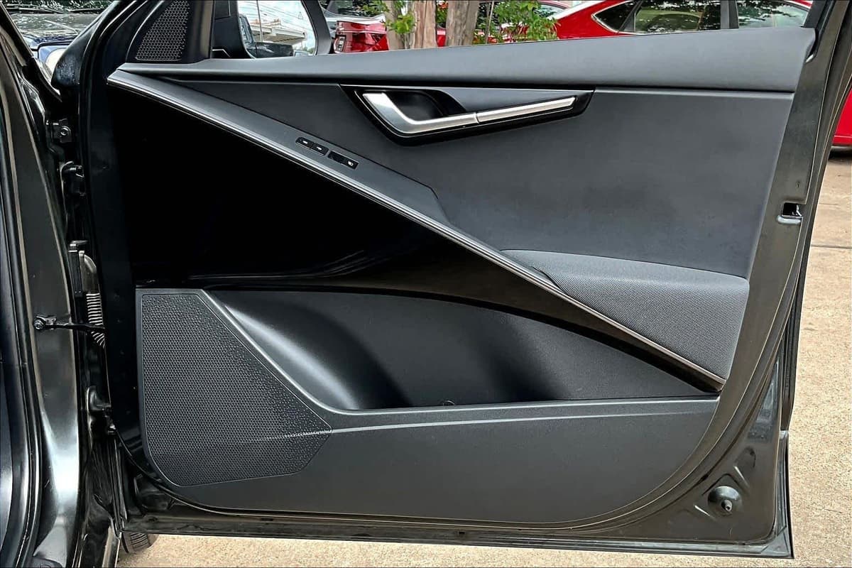 2023 Kia Niro Plug-In Hybrid - Image 22