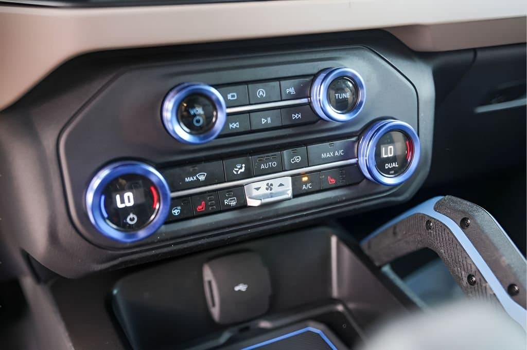 2023 Ford Bronco - Image 19