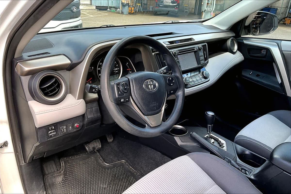 2013 Toyota RAV4 - Image 21