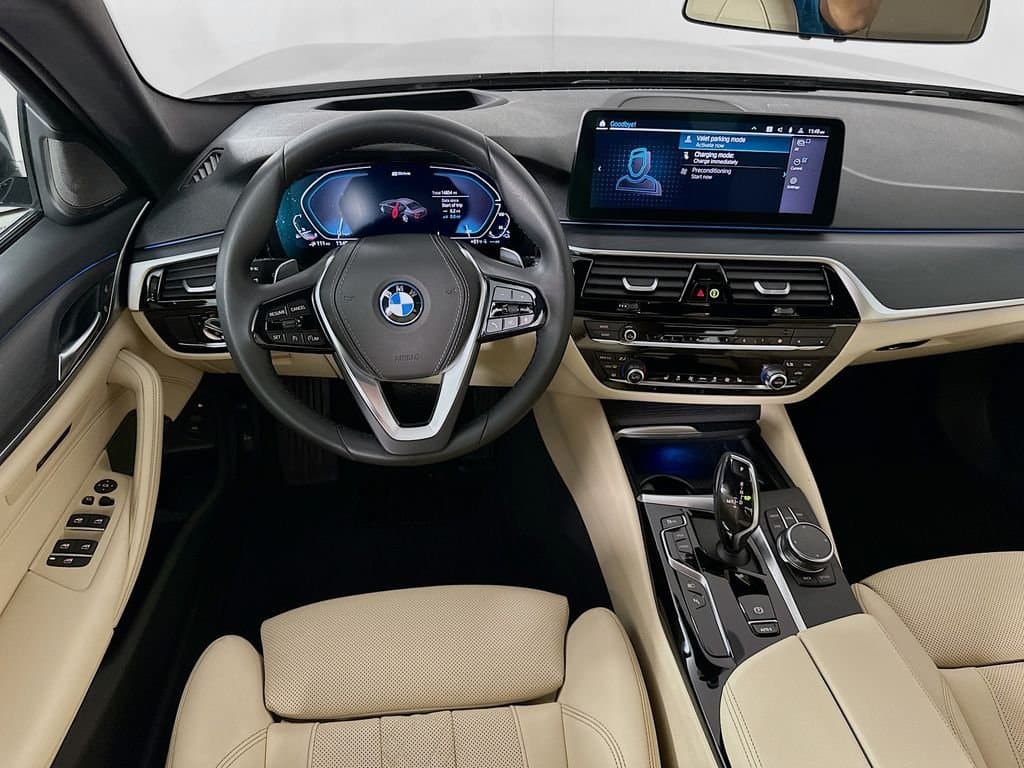 2023 BMW 5 Series - Image 23