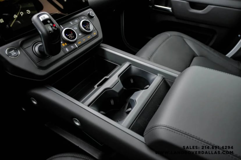 2026 Land Rover Defender 110 - Image 25