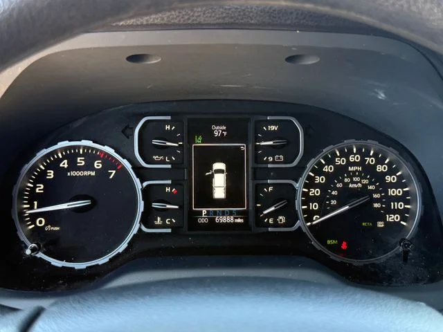 2021 Toyota Tundra - Image 18