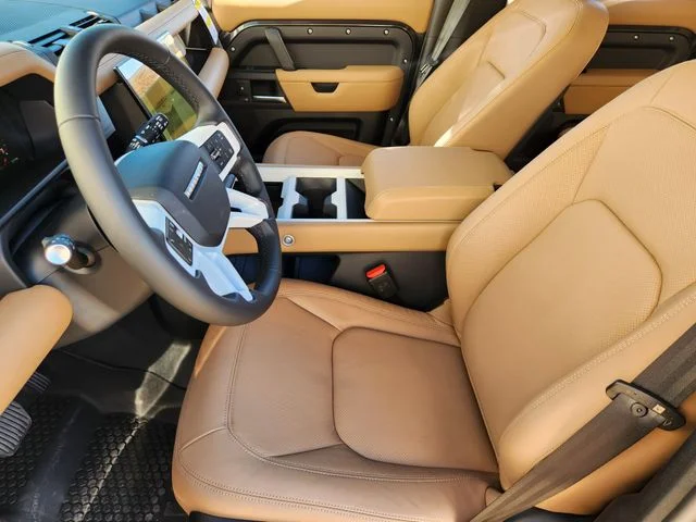 2026 Land Rover Defender 130 - Image 9