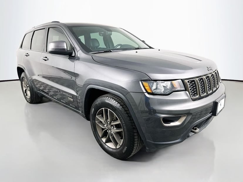 2017 Jeep Grand Cherokee - Image 3