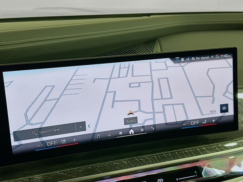 2025 BMW 7 Series - Image 12