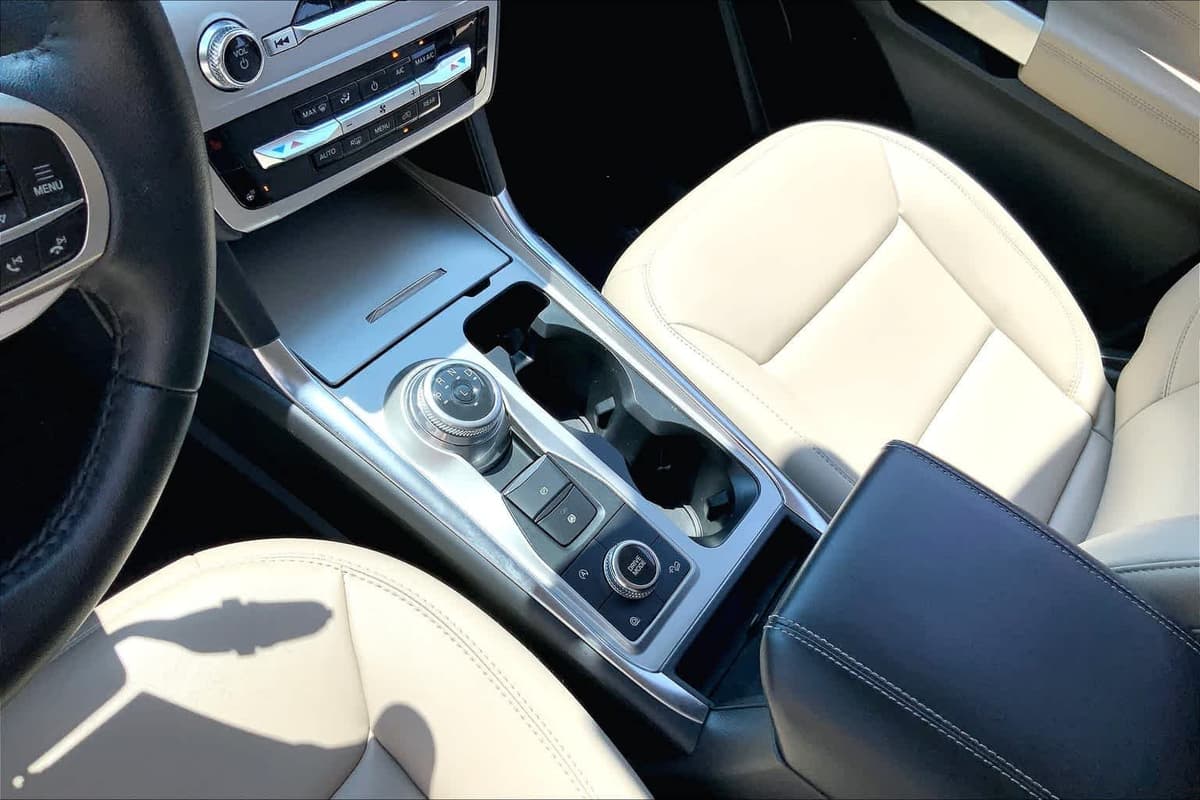 2023 Ford Explorer - Image 15