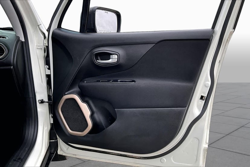 2017 Jeep Renegade - Image 23