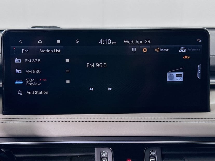 2023 Genesis G70 - Image 15