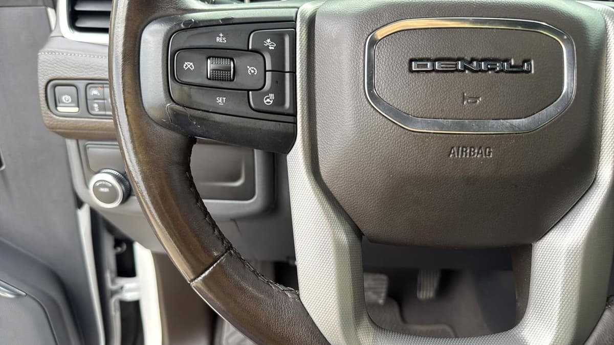 2021 GMC Yukon - Image 17