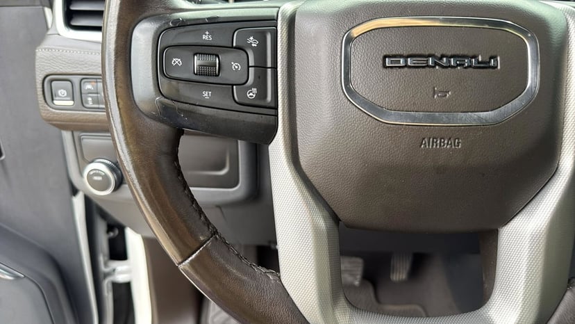 2021 GMC Yukon - Image 17