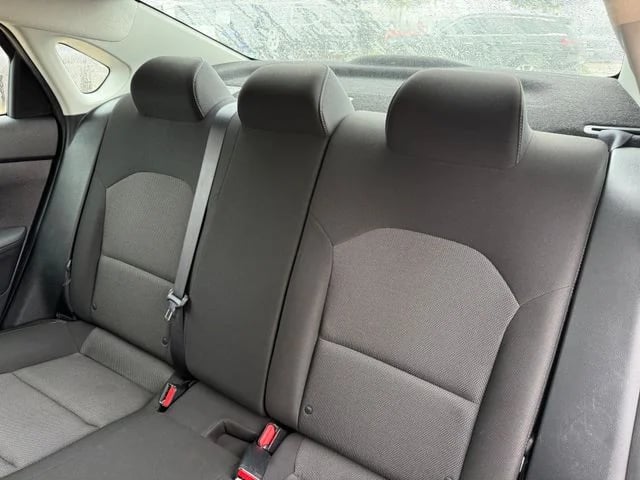 2023 Kia Forte - Image 28