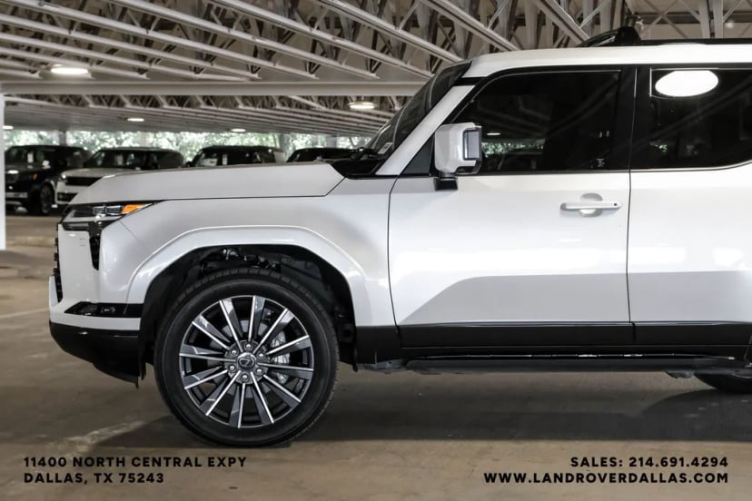 2024 Lexus GX - Image 12