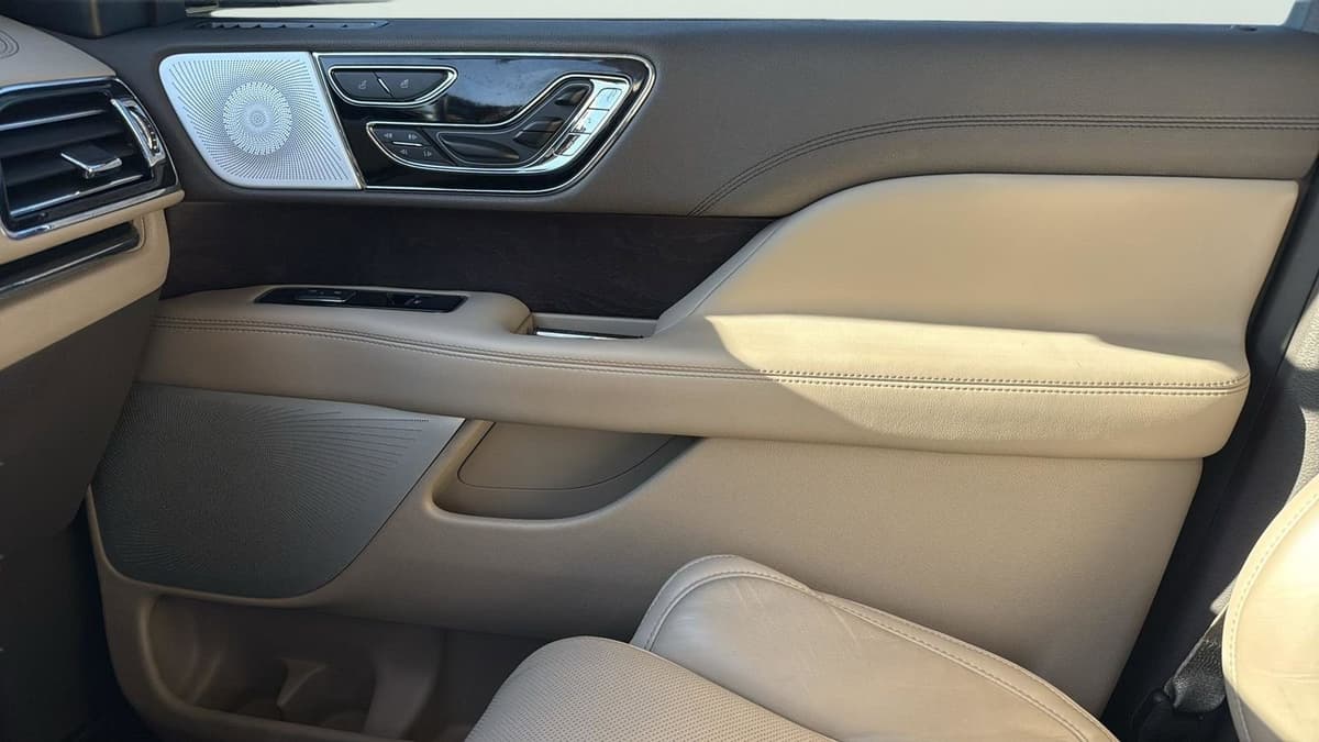2023 Lincoln Navigator L - Image 24