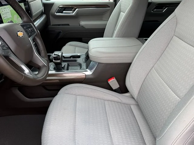 2025 Chevrolet Silverado 1500 - Image 9