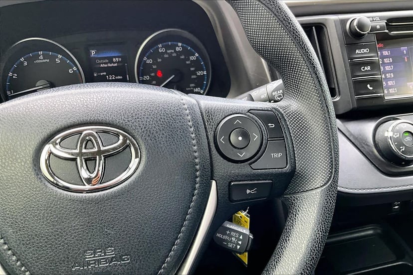 2017 Toyota RAV4 - Image 24