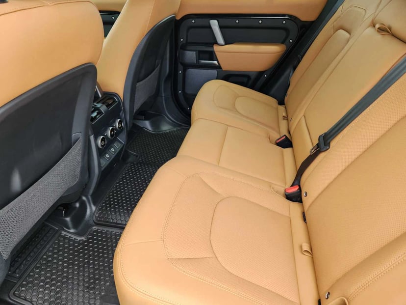 2024 Land Rover Defender - Image 30