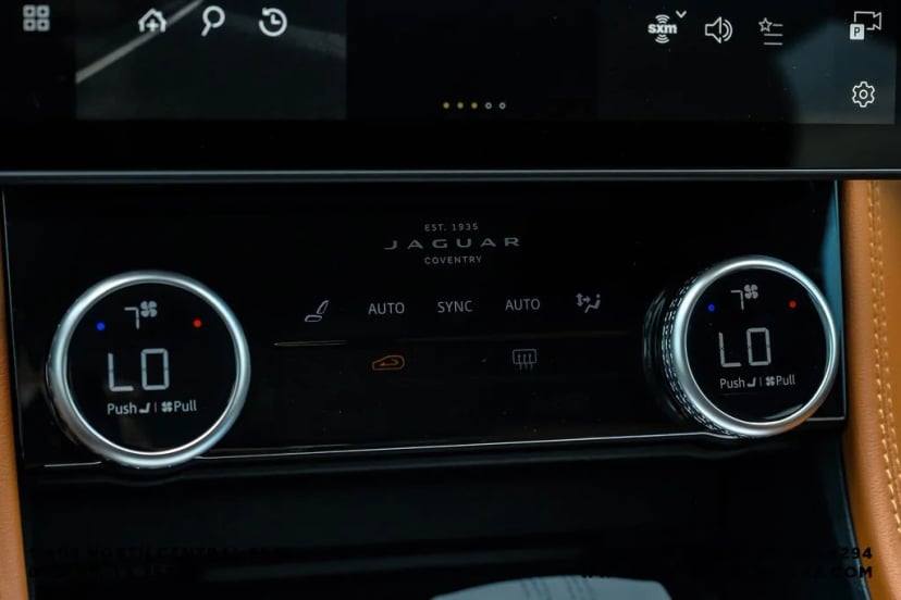 2026 Jaguar F-PACE - Image 28
