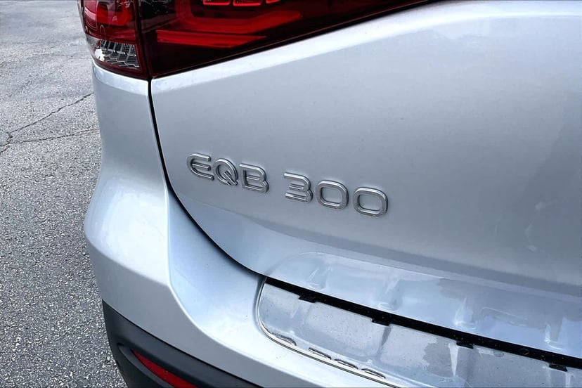 2023 Mercedes-Benz EQB 300 - Image 9