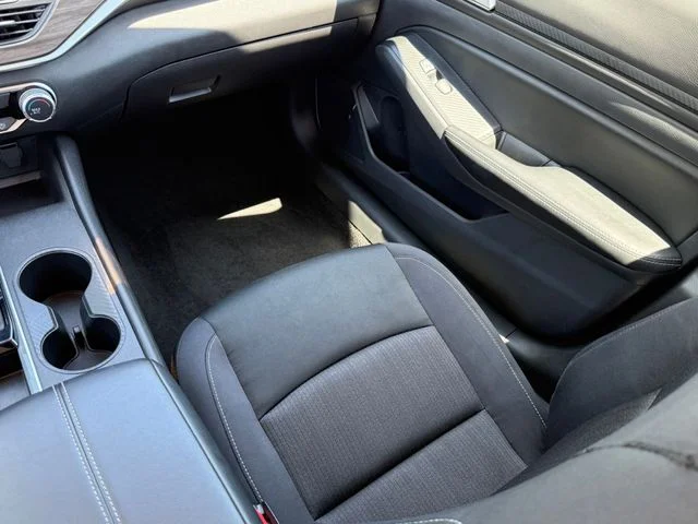 2025 Nissan Altima - Image 24