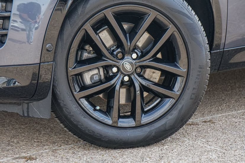 2024 Land Rover Discovery Sport - Image 2