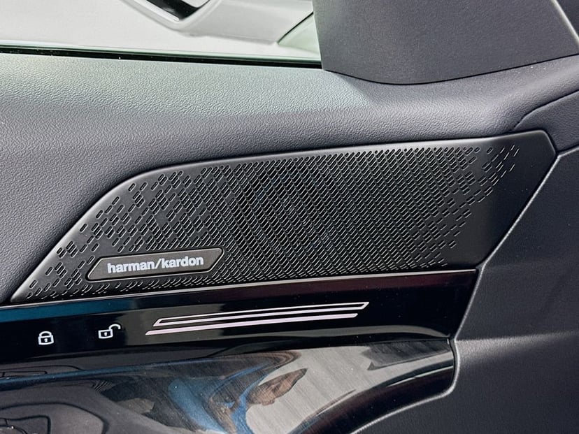 2025 BMW 5 Series - Image 19