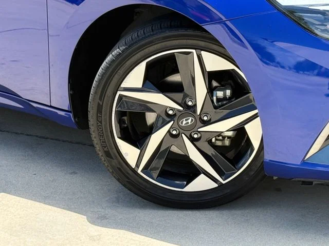 2023 Hyundai Elantra Hybrid - Image 2