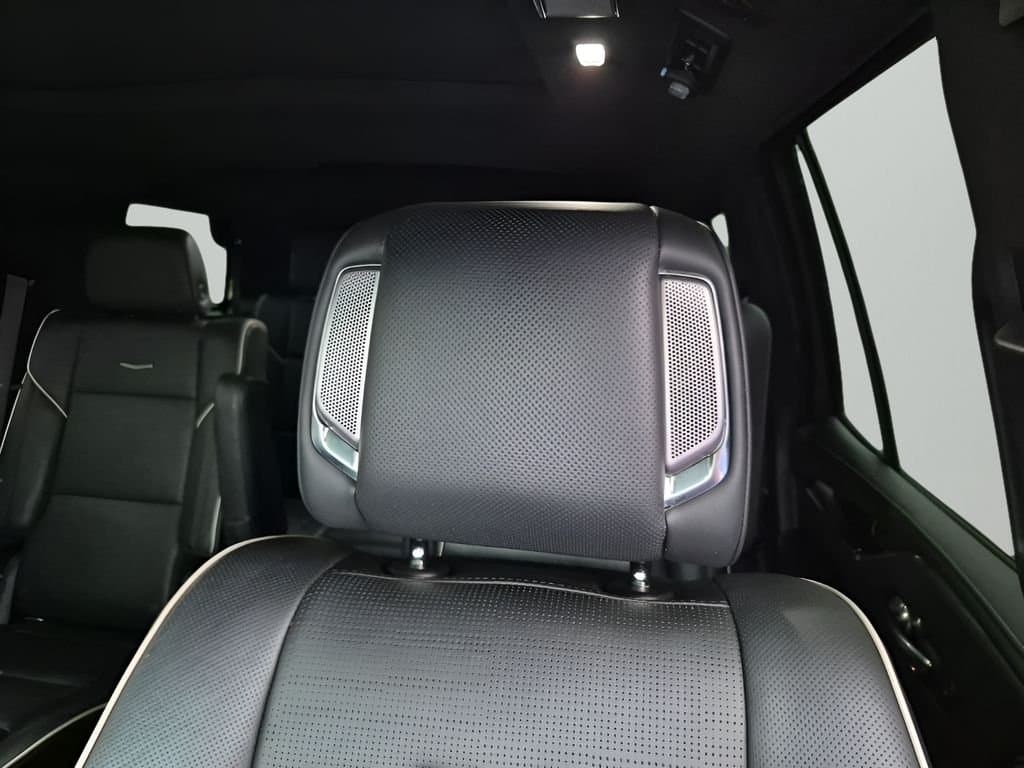 2021 Cadillac Escalade - Image 33