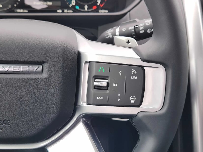 2025 Land Rover Discovery - Image 28