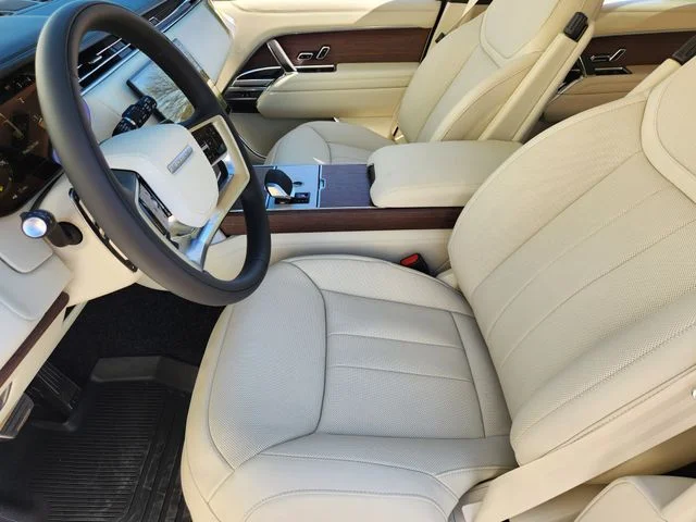2026 Land Rover Range Rover - Image 8
